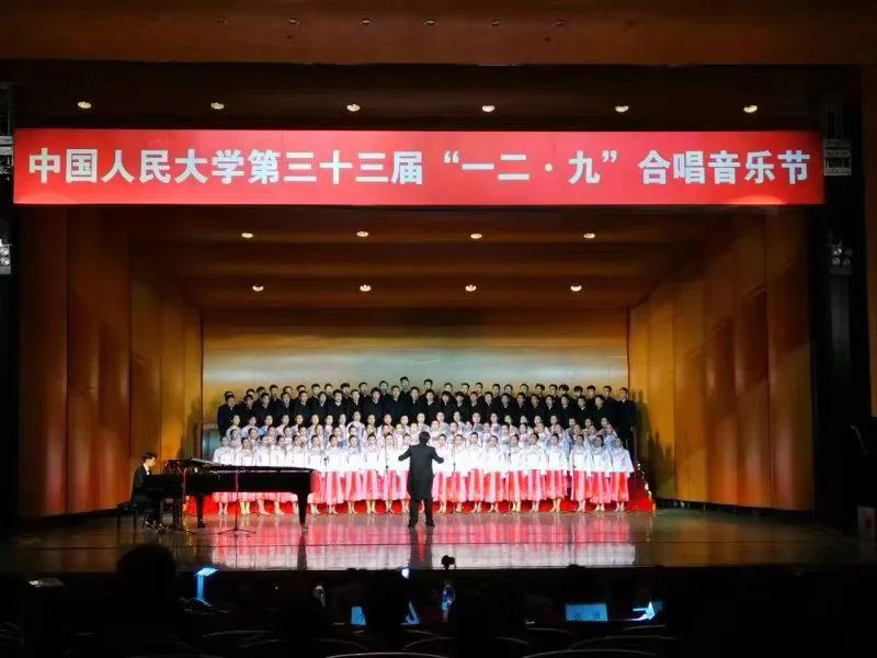 University choir performing on stage with piano accompaniment during Zijiang’s undergraduate years