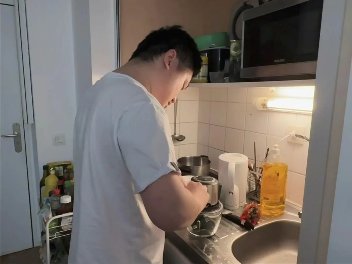 Zijiang cooking in his kitchen in France